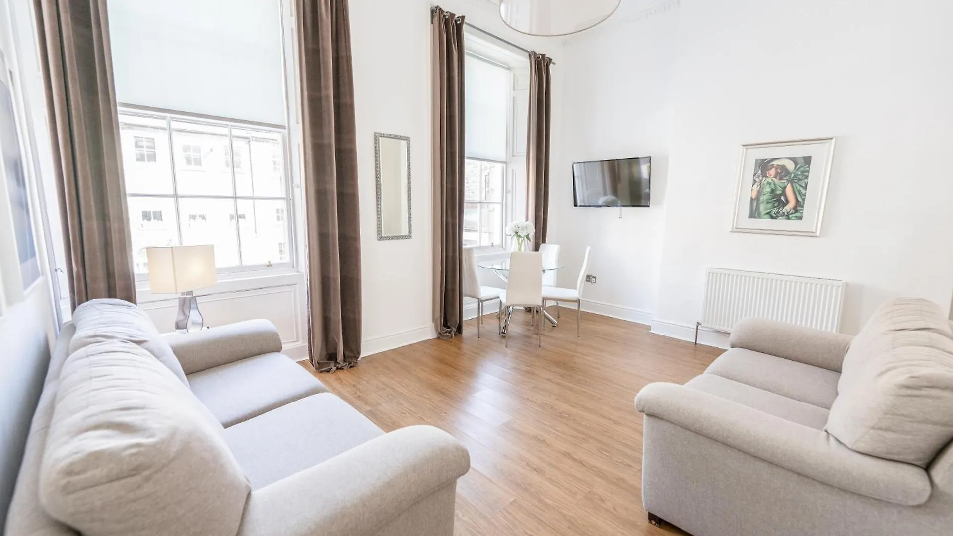 Edinburgh Castle Apartments