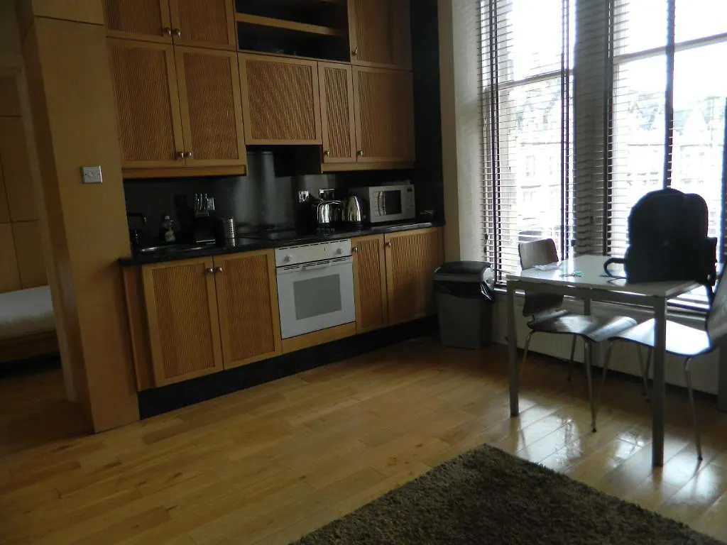 Edinburgh Castle Apartments