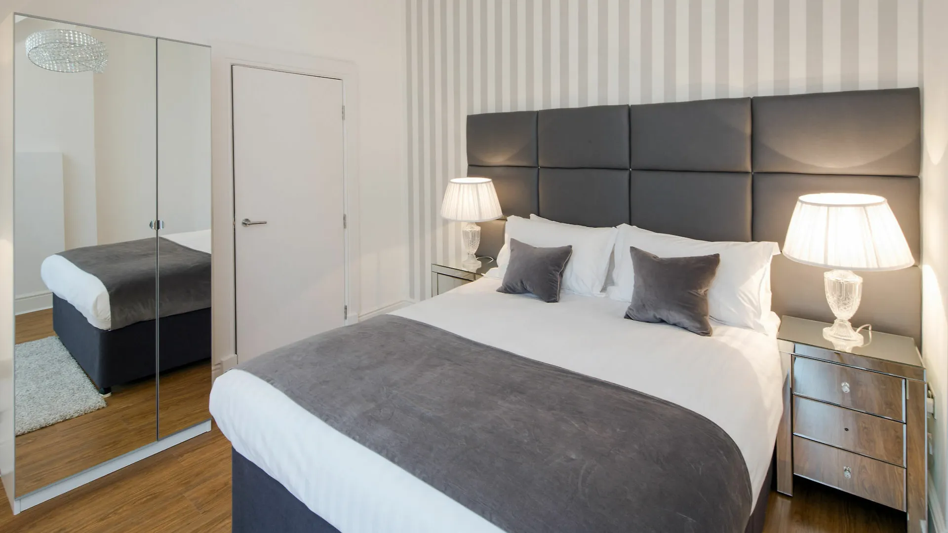 Edinburgh Castle Apartments