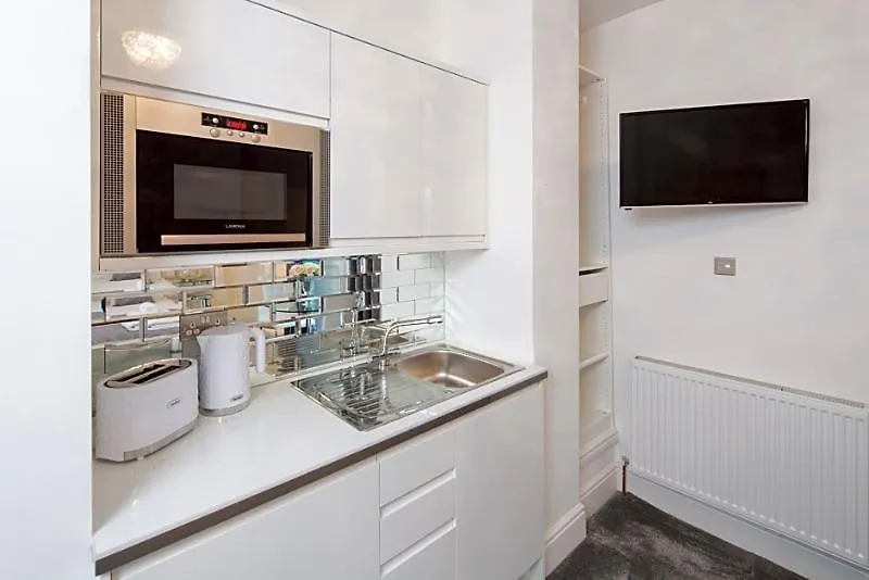 Edinburgh Castle Apartments 3*,