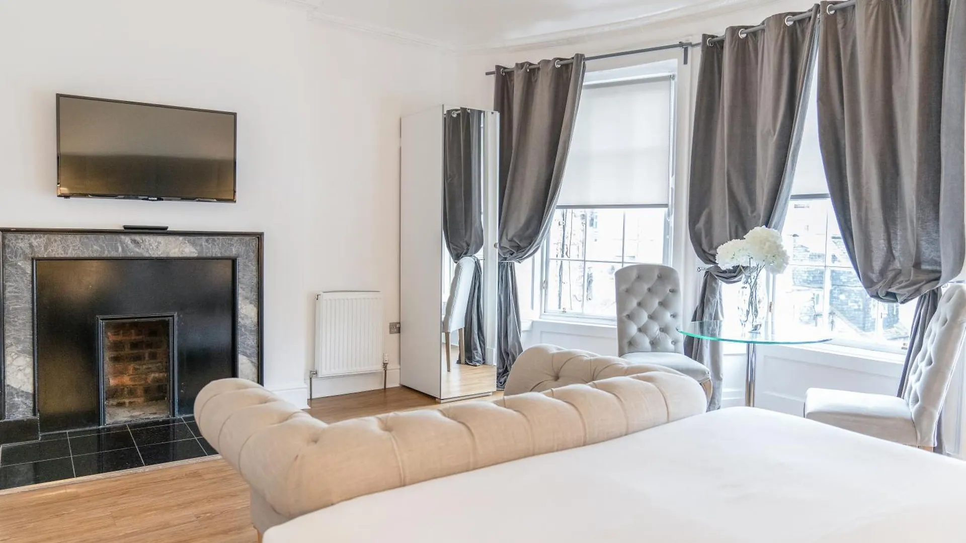 Edinburgh Castle Apartments Lägenhetshotell