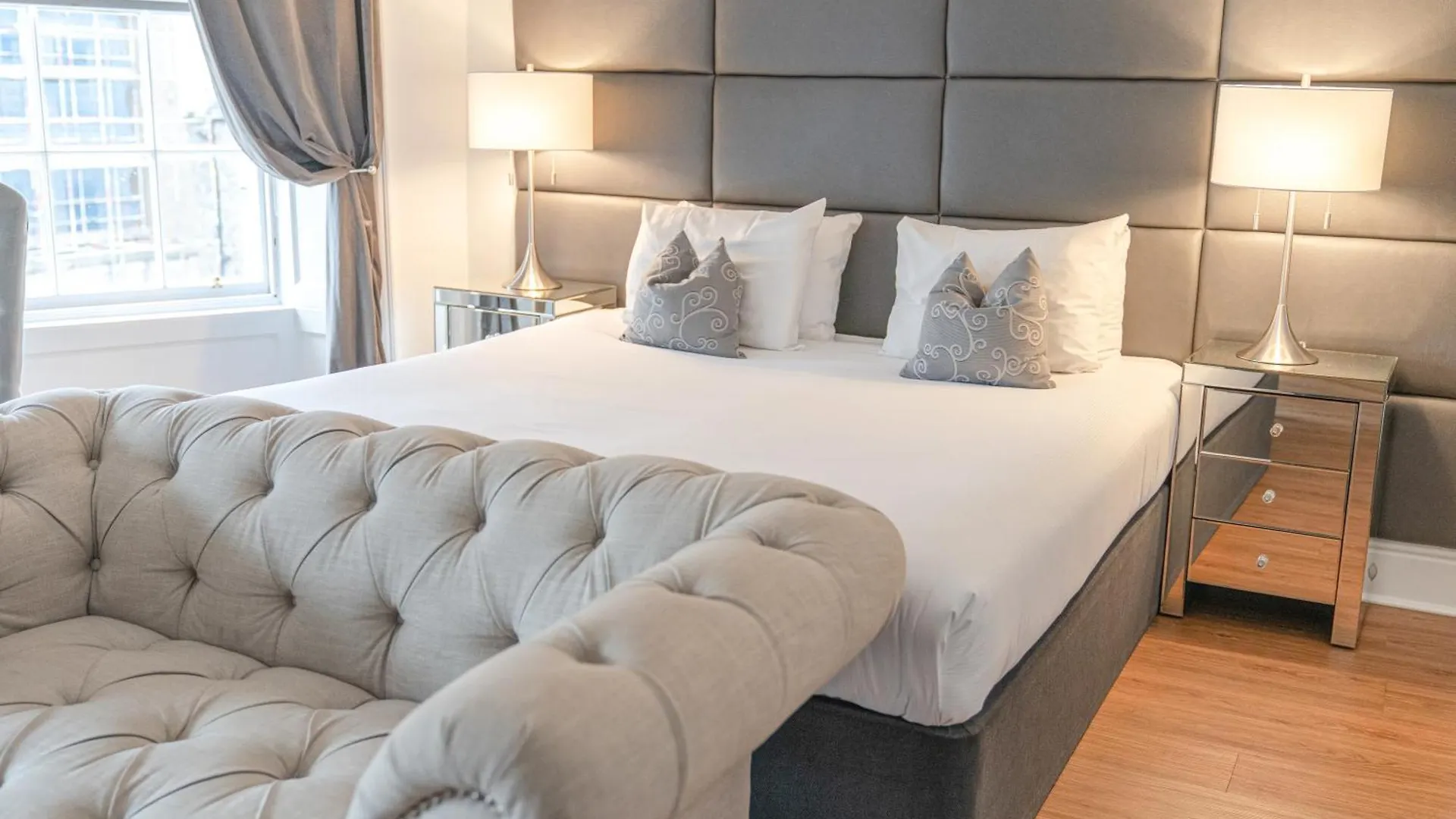 Edinburgh Castle Apartments 3*,