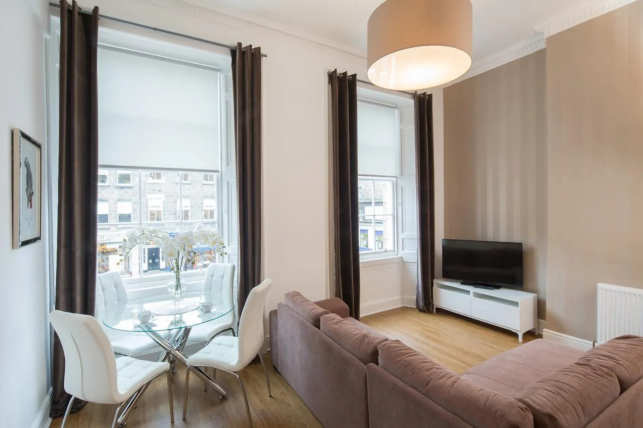 Edinburgh Castle Apartments
